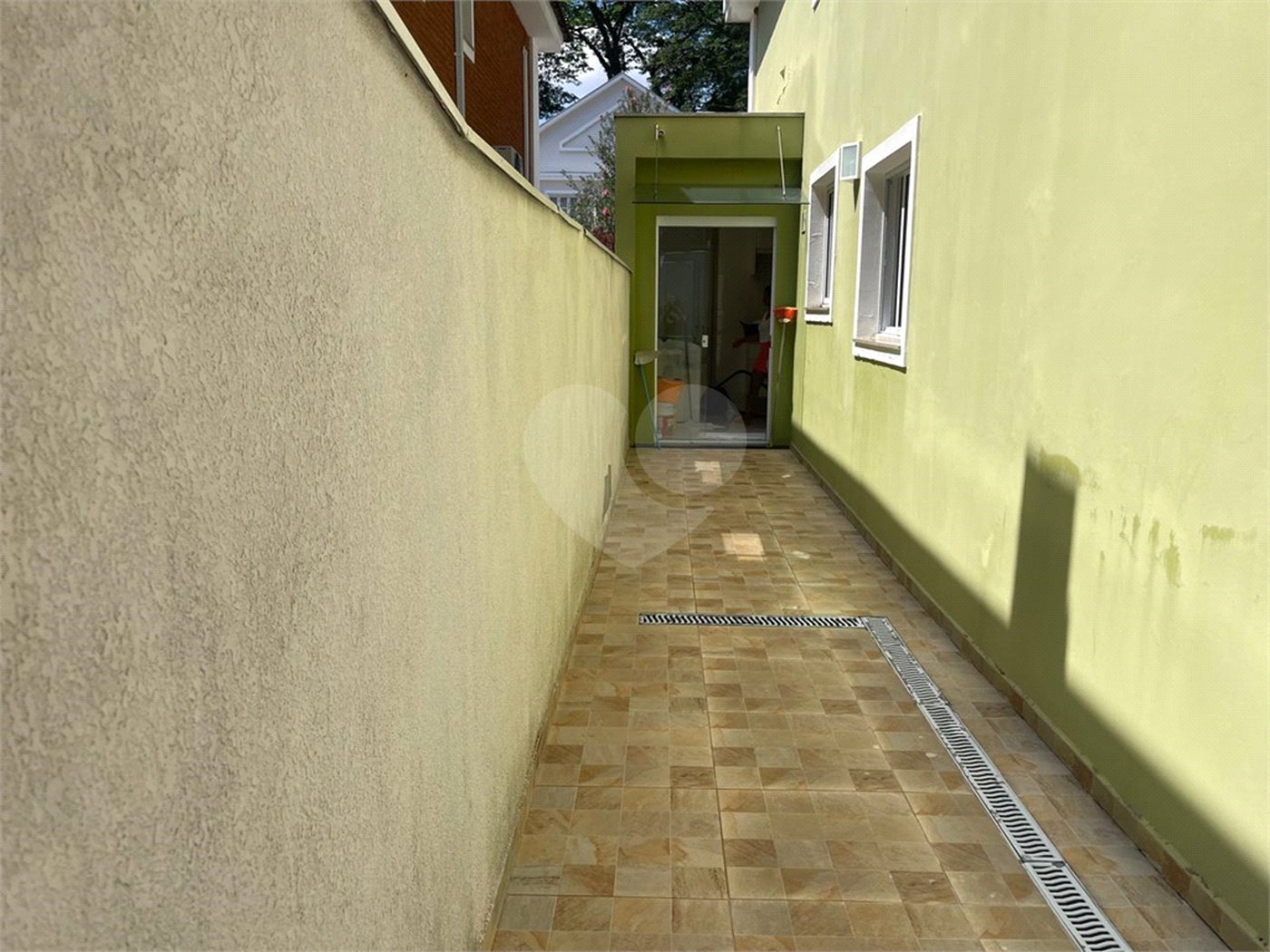 Casa à venda com 4 quartos, sendo 2 suítes,  no condomínio Village Place, São Paulo - SP