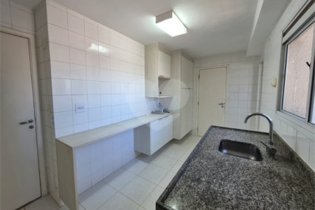 Apartamento à venda com 3 quartos, sendo 1 suíte,  em Jardim Olympia, São Paulo, SP