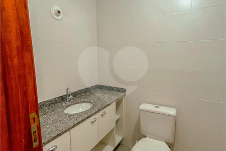 Casa à venda com 4 quartos, sendo 1 suíte, no condomínio Imperial Santa Cruz, Rio de Janeiro - RJ