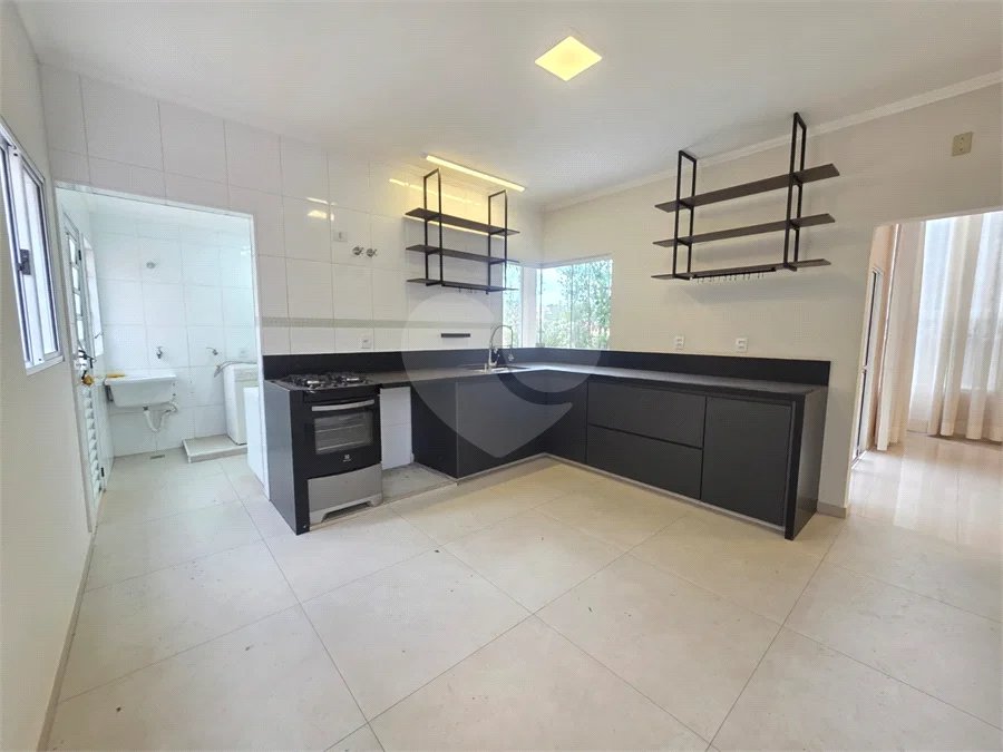 Casa à venda ou para alugar com 3 quartos, sendo 1 suíte, no condomínio Terras de São Francisco, Vinhedo - SP
