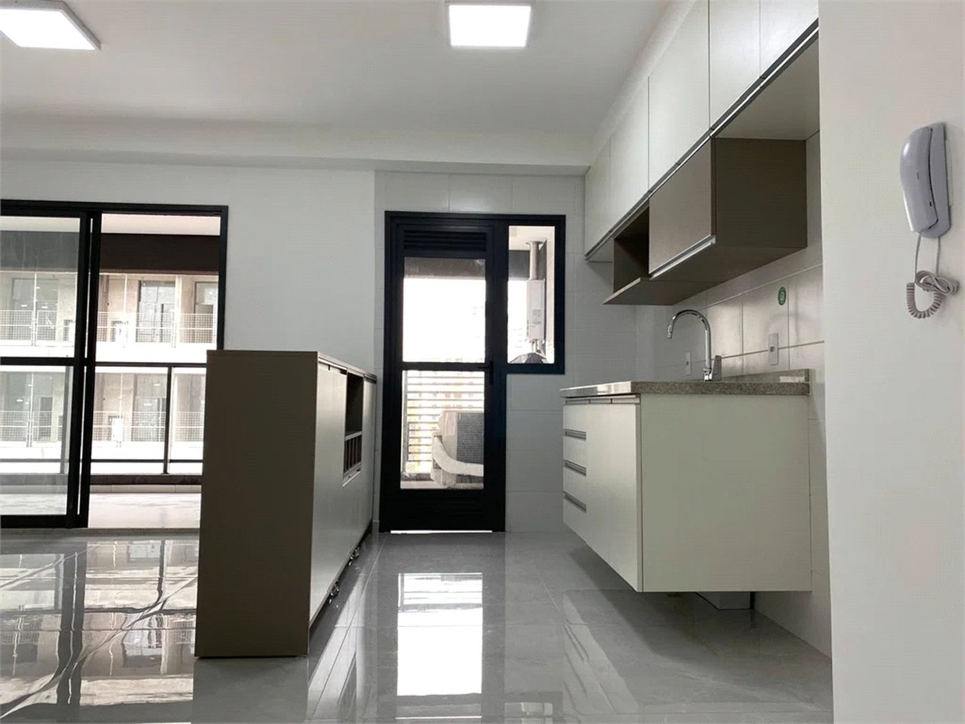 Apartamento à venda com 2 quartos, sendo 1 suíte,  em Jardim das Acácias, São Paulo, SP