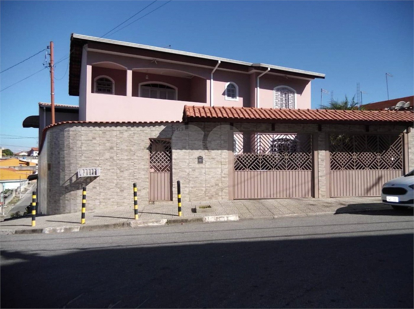 Sobrado à venda com 3 quartos, sendo 2 suítes, em Vila Júlia, Poá, SP