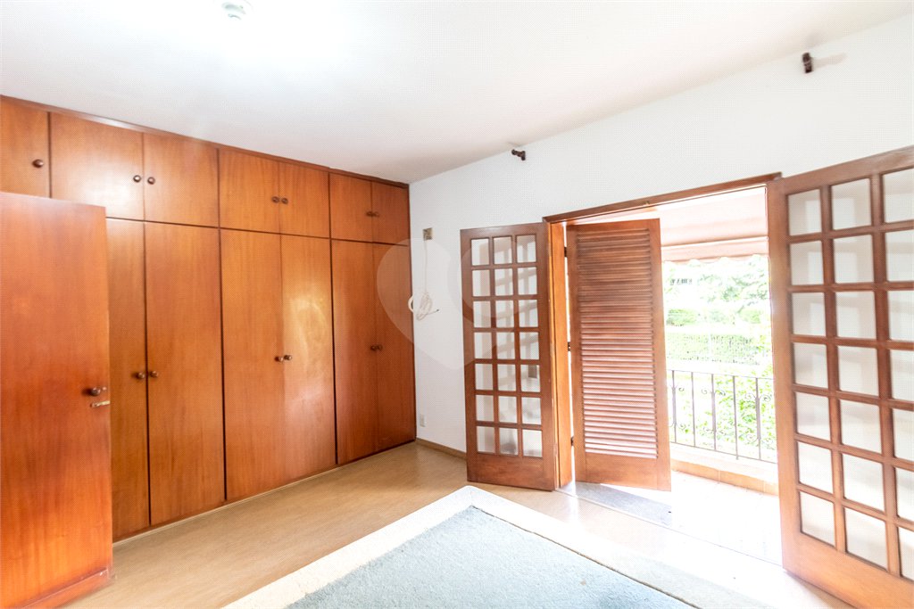 Sobrado à venda com 5 quartos, sendo 3 suítes, em Alto da Boa Vista, São Paulo, SP
