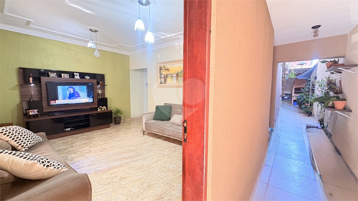 Sobrado à venda com 3 quartos, sendo 1 suíte, em Jardim São Guilherme, Sorocaba, SP