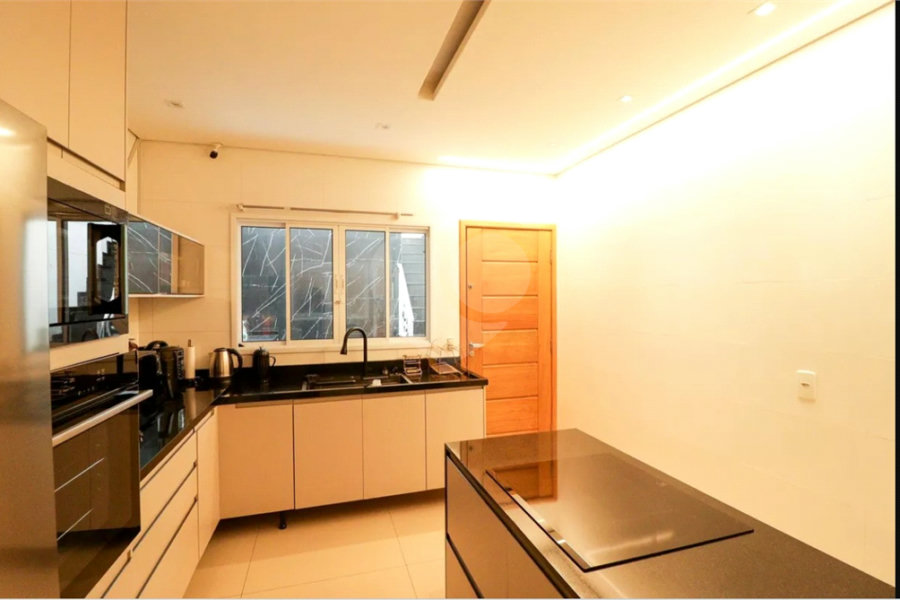Casa à venda com 3 quartos, sendo 1 suíte, no condomínio Smile View, São Paulo - SP