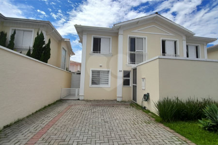 Casa à venda com 3 quartos, sendo 1 suíte, no condomínio Residencial Jardins, São Bernardo do Campo - SP