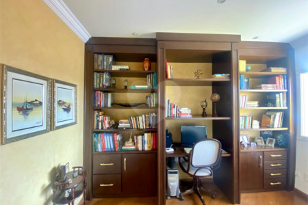 Casa à venda com 4 quartos, sendo 3 suítes, em Jardim Maia, Guarulhos, SP