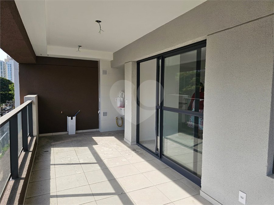 Apartamento à venda com 3 quartos, sendo 1 suíte, em Alto da Boa Vista, São Paulo, SP