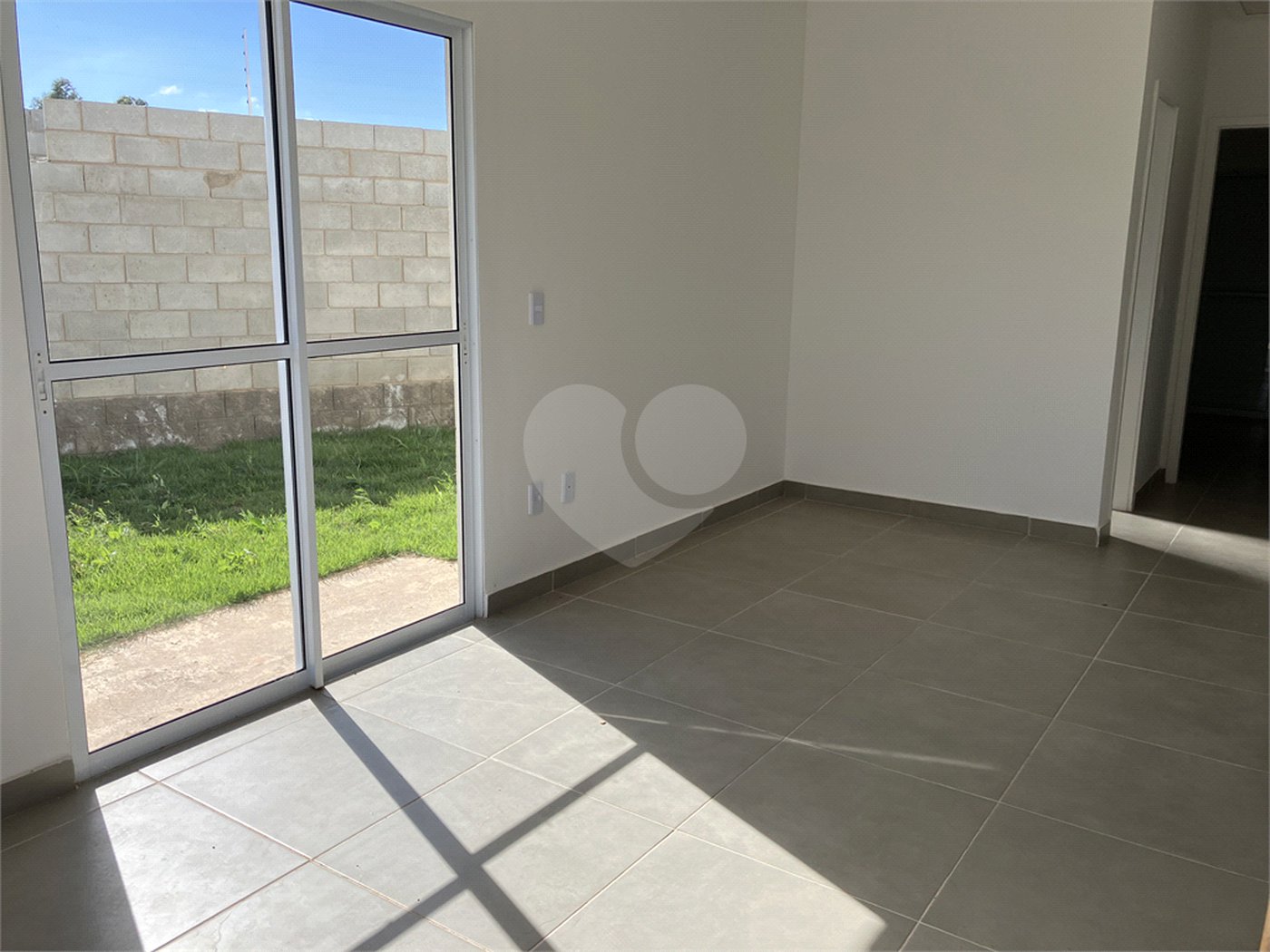 Casa à venda com 3 quartos, sendo 1 suíte,  no condomínio Residencial Vila Amarone, Sorocaba - SP