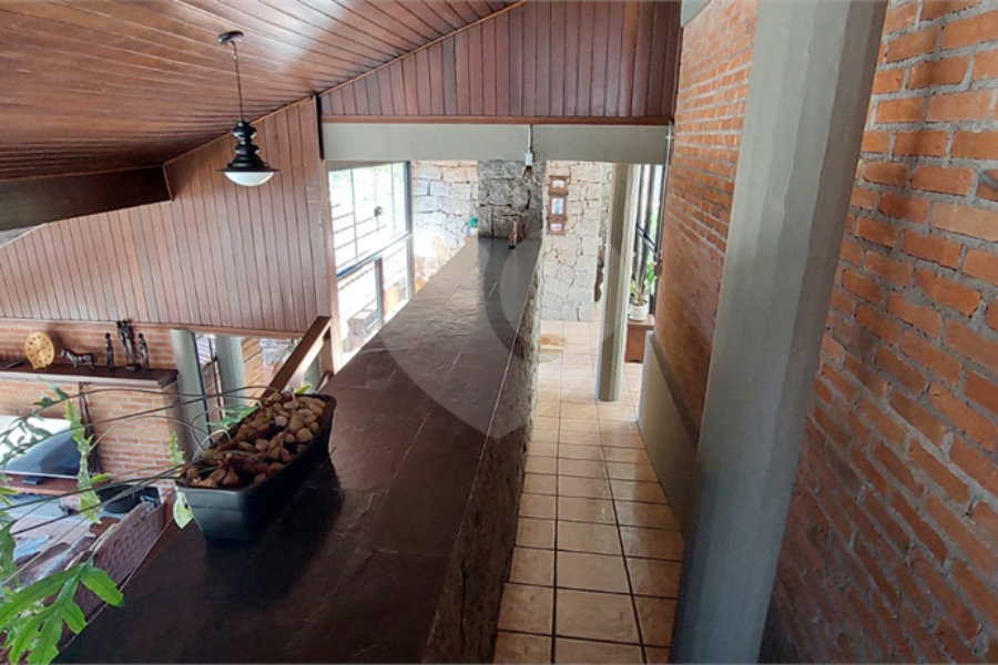 Casa à venda com 3 quartos, sendo 2 suítes, no condomínio Alpes de Caieiras, Caieiras - SP