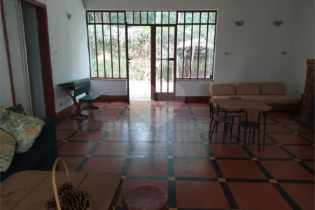 Chácara à venda com 5 quartos, sendo 1 suíte, no Centro (mailasqui), São Roque, SP