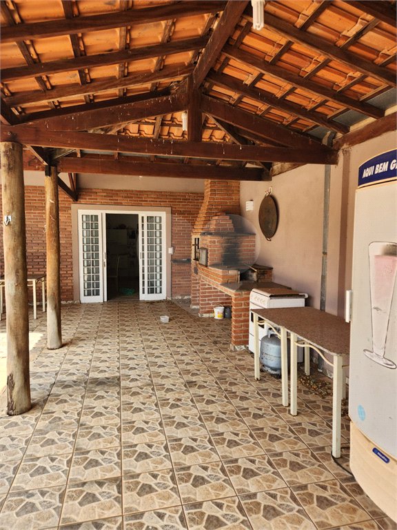 Casa à Venda - Estância Lagoa Dourada, Brotas-SP
