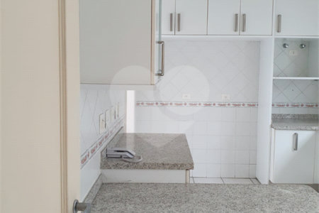 Casa à venda com 2 quartos, sendo 1 suíte,  no condomínio Flamboyant, São Paulo - SP
