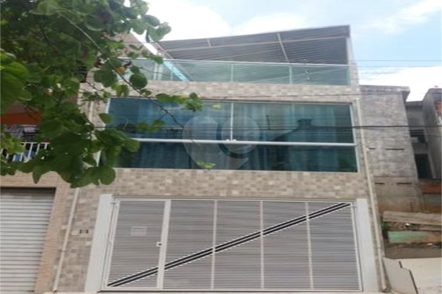 Sobrado à venda com 3 suítes em Jaraguá, São Paulo, SP