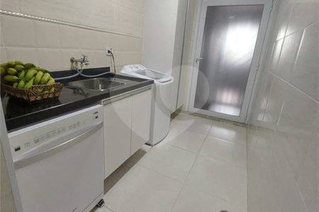 Sobrado à venda com 3 quartos, sendo 1 suíte, em Vila Nova Socorro, Mogi das Cruzes, SP