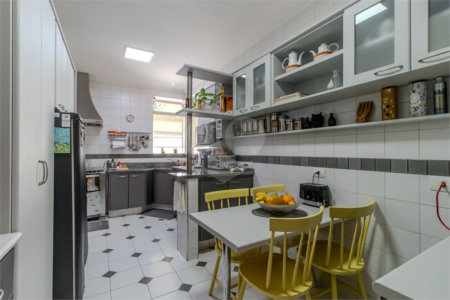 Casa à venda com 3 quartos, sendo 1 suíte, em Alto da Boa Vista, São Paulo, SP