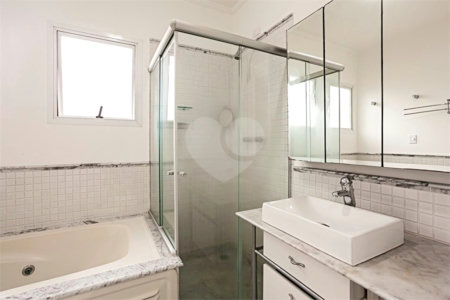 Casa à venda com 4 quartos, sendo 2 suítes, no condomínio Lake Louise, São Paulo - SP