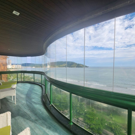 Apartamento Alto Padrão Frente Mar com 4 Dormitórios, 3 Suítes e 3 Vagas na Orla de Santos