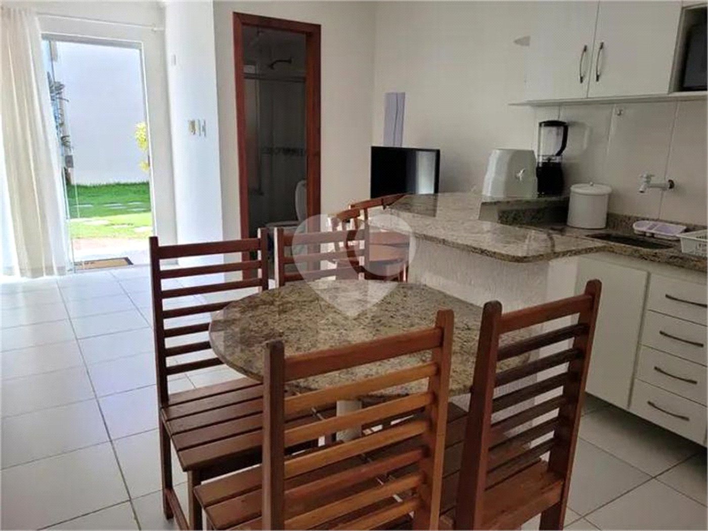 Apartamento à venda com 1 suíte em Taperapuan, Porto Seguro, BA