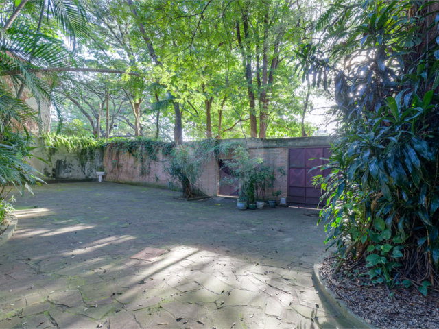 Casa Térrea à venda com 5 quartos, sendo 2 suítes,  em Alto da Boa Vista, São Paulo, SP