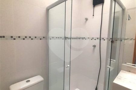Casa à venda com 3 quartos, sendo 1 suíte, no condomínio Apeu, São Paulo - SP