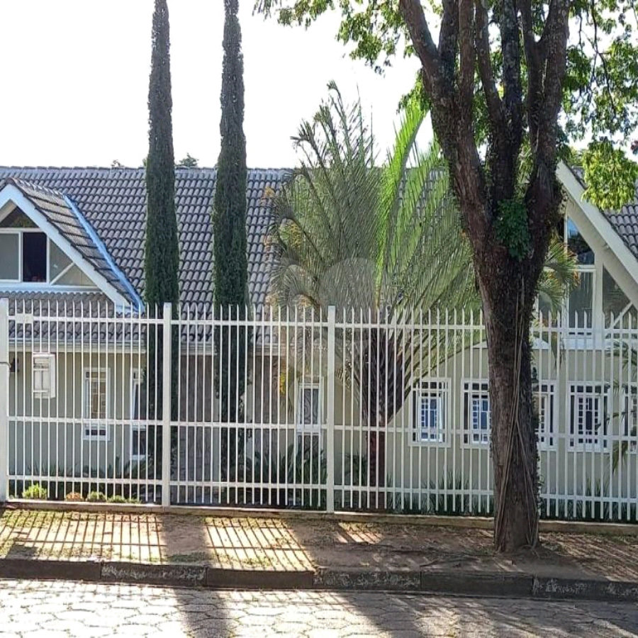 Linda casa em Bairro Nobre (com Bolsão de Segurança) - Vinhedo
