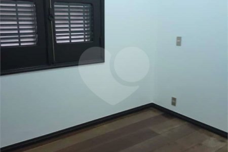 Linda casa para venda / Locação em bairro nobre