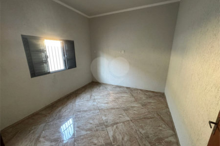 Casa á venda, com 2 Dormitórios e Edícula, em São Carlos-SP.