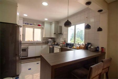 Casa à venda com 4 quartos, sendo 3 suítes, no condomínio Residencial Sans Souci, São Paulo - SP
