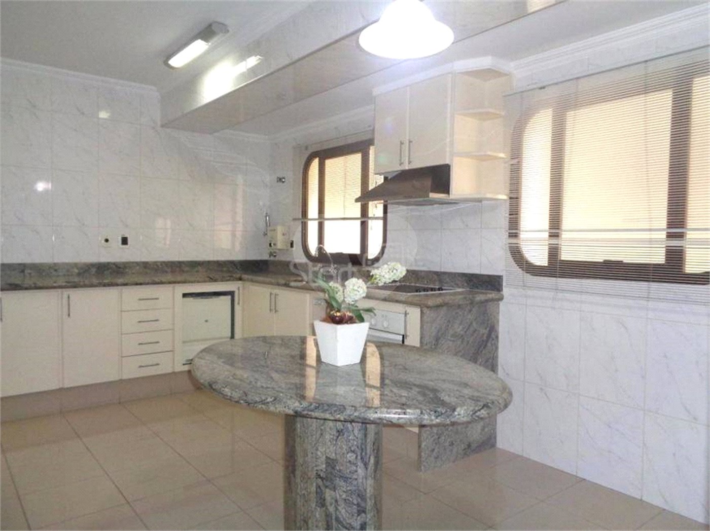 Apartamento à venda com 4 quartos, sendo 3 suítes, no Centro, Campinas, SP