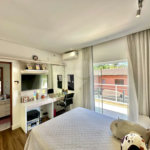 Casa à venda com 4 quartos, sendo 3 suítes, no condomínio Vilarejo, Carapicuíba - SP