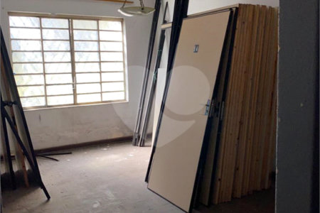 Casa à venda com 3 quartos, sendo 1 suíte, em Indianópolis, São Paulo, SP