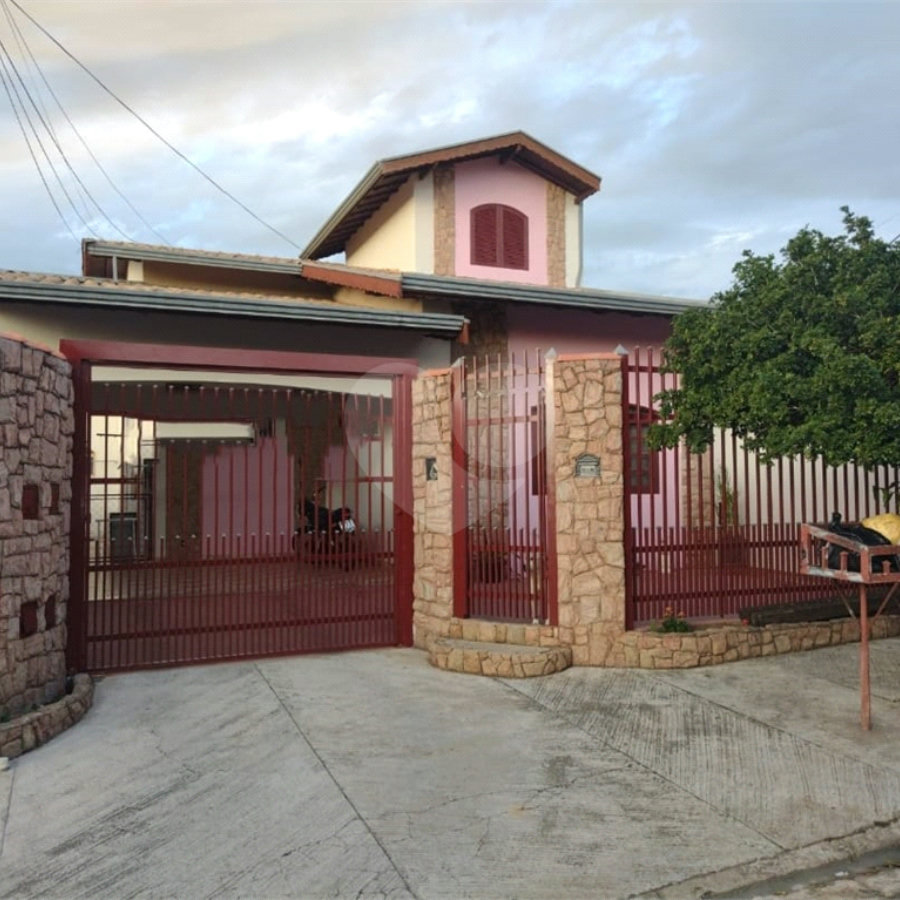 Casa à venda com 3 quartos, sendo 1 suíte, em Parque das Colinas, Valinhos, SP
