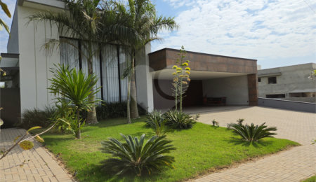 Casa à venda com 4 suítes no condomínio Fazenda Alta Vista, Salto de Pirapora - SP