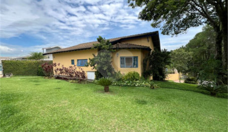 Casa à venda ou para alugar com 4 quartos, sendo 3 suítes,  no condomínio Estância Marambaia, Vinhedo - SP