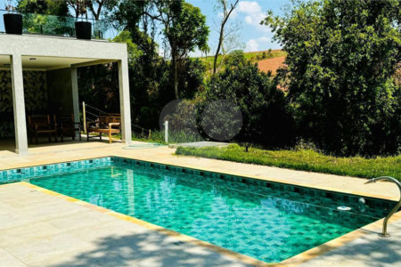 Casa à venda com 4 suítes no condomínio Associação Portal Ouro Verde, Atibaia - SP