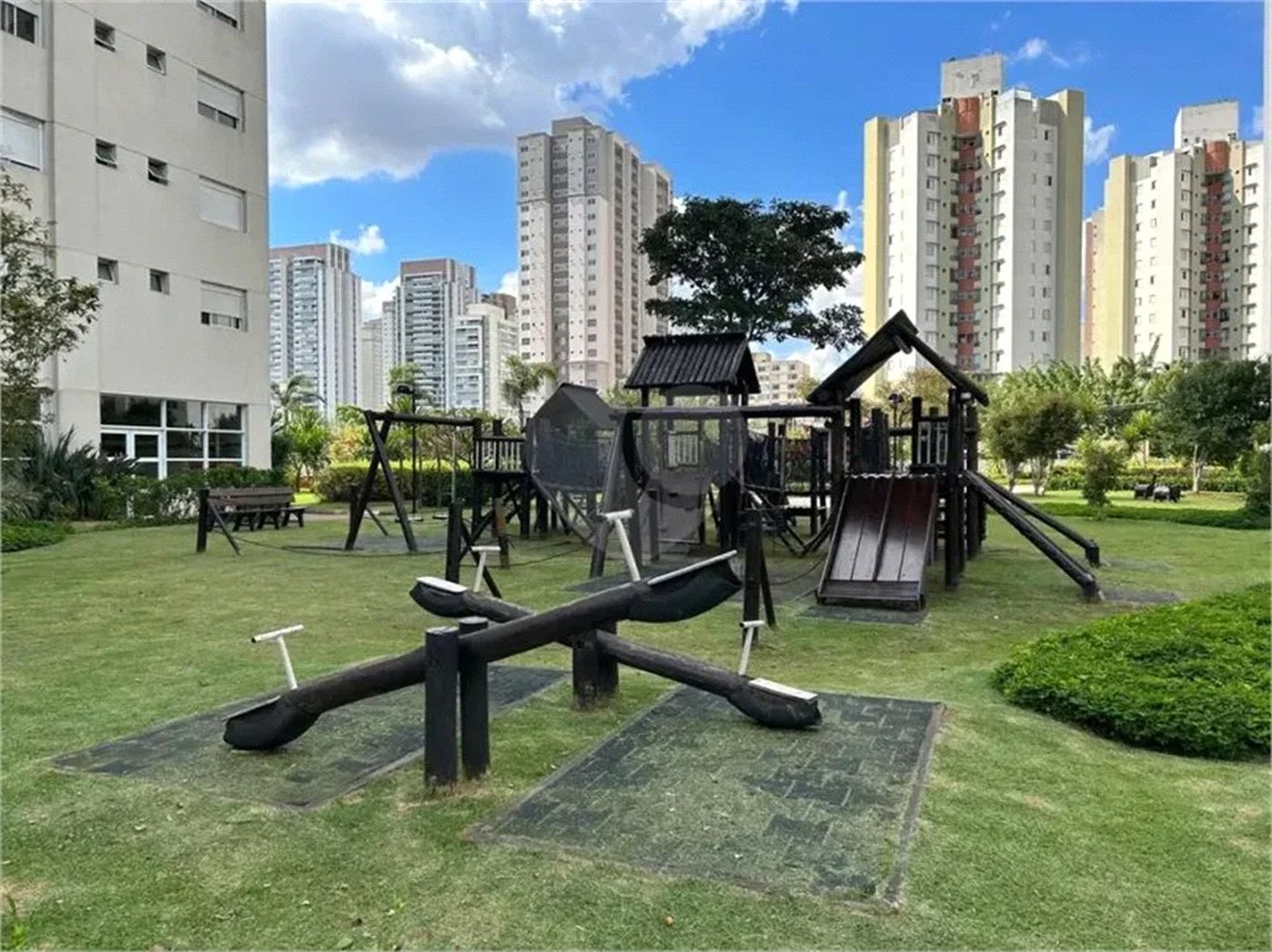 Apartamento à venda com 4 quartos, sendo 3 suítes,  em Vila Leopoldina, São Paulo, SP