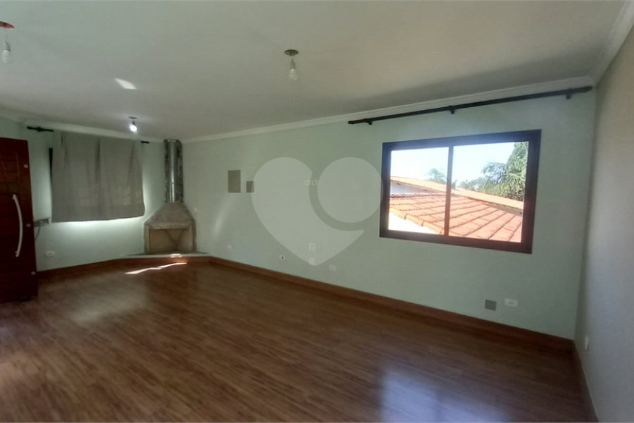 Sobrado à venda com 4 quartos, sendo 2 suítes, em Tremembé, São Paulo, SP