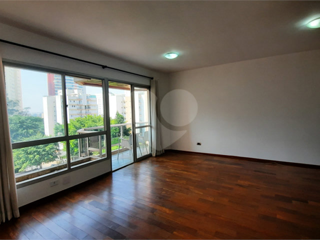 Apartamento à venda com 3 quartos, sendo 1 suíte,  em Jardim Marajoara, São Paulo, SP