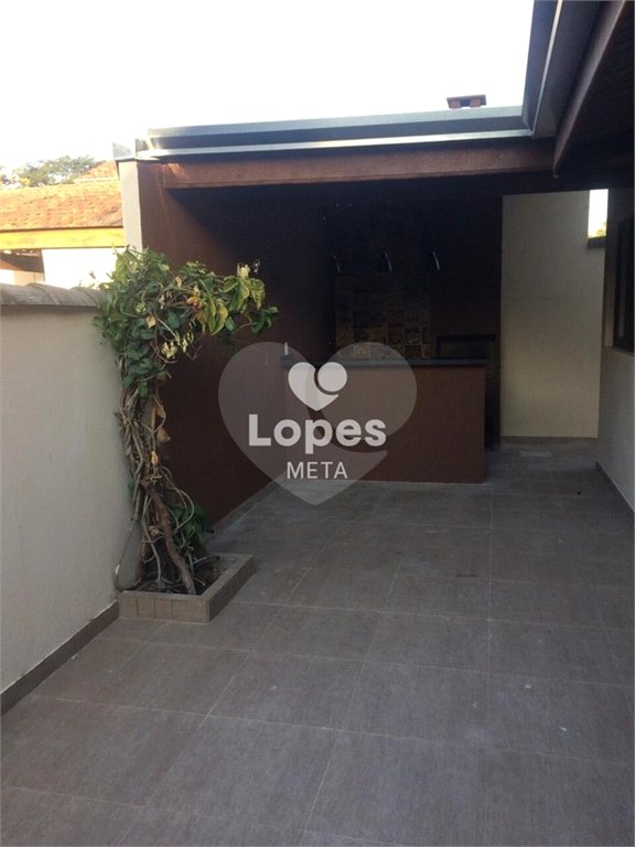 Casa à venda com 3 quartos, sendo 1 suíte, no condomínio Eldourado, São José dos Campos - SP