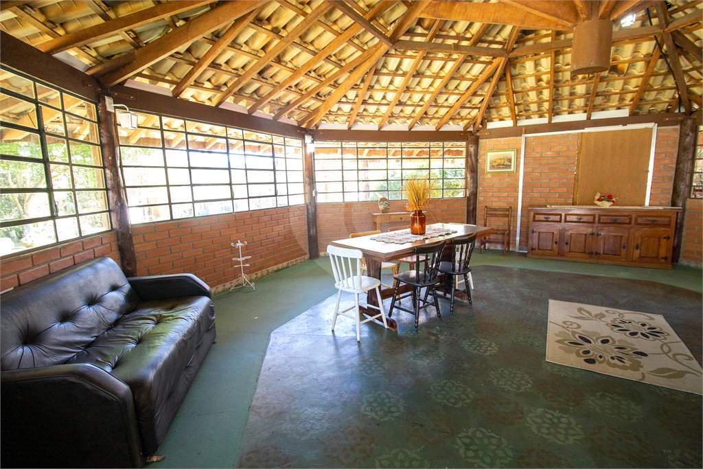 Hotel à venda com 15 quartos, sendo 4 suítes,  no Centro (canguera), São Roque, SP