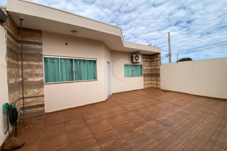 Casa à venda com 3 quartos, sendo 1 suíte,  em Jardim Jamaica, Ponta Porã, MS