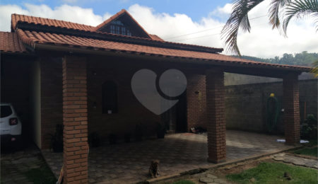 Casa Térrea à venda com 3 quartos, sendo 1 suíte,  no Centro, Salesópolis, SP