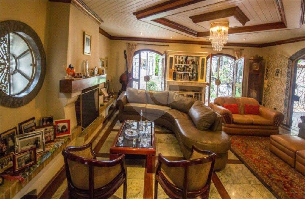 Casa à venda com 4 quartos, sendo 2 suítes, em Brooklin Velho, São Paulo, SP