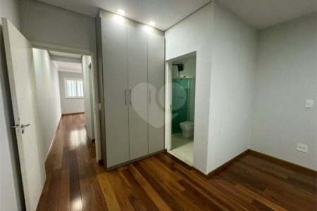 Sobrado à venda com 5 quartos, sendo 3 suítes, em Vila Nivi, São Paulo, SP