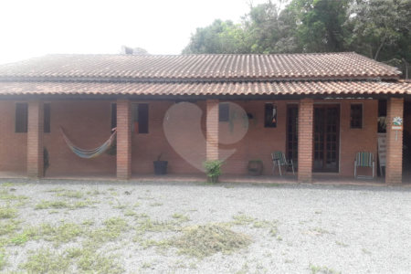 Chácara à venda com 3 quartos, sendo 1 suíte, em Vale das Flores (canguera), São Roque, SP