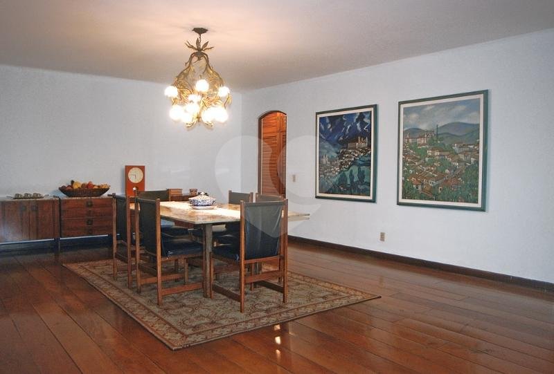 Casa à venda com 5 quartos, sendo 4 suítes, em Alto da Boa Vista, São Paulo, SP