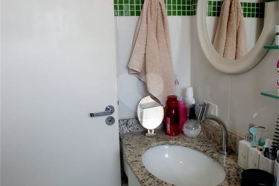 Casa à venda com 2 suítes no condomínio Residencial Pavoni I, São Paulo - SP