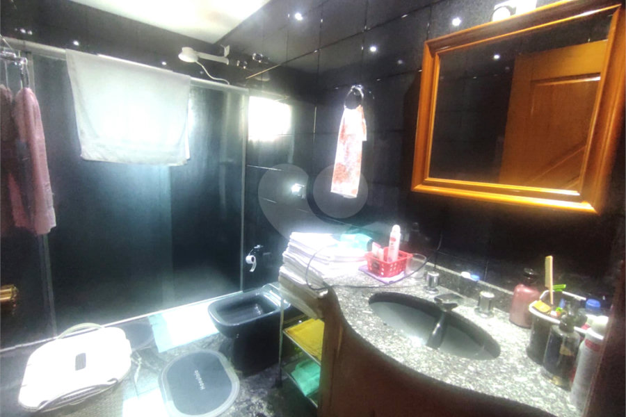 Sobrado à venda com 3 quartos, sendo 1 suíte,  em Vila Paiva, São Paulo, SP