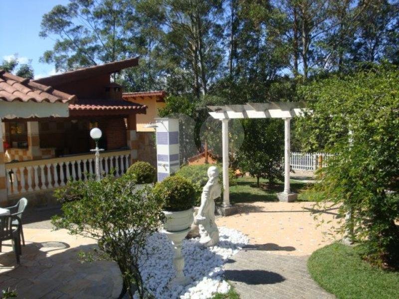 Sobrado à venda com 5 suítes em Juqueri Mirim, Mairiporã, SP